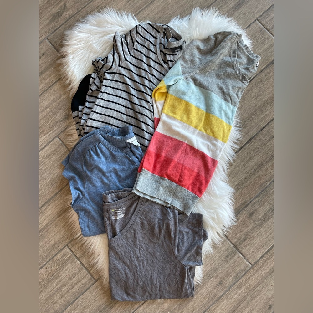 Women’s Size Large Shirt/Sweater Bundle